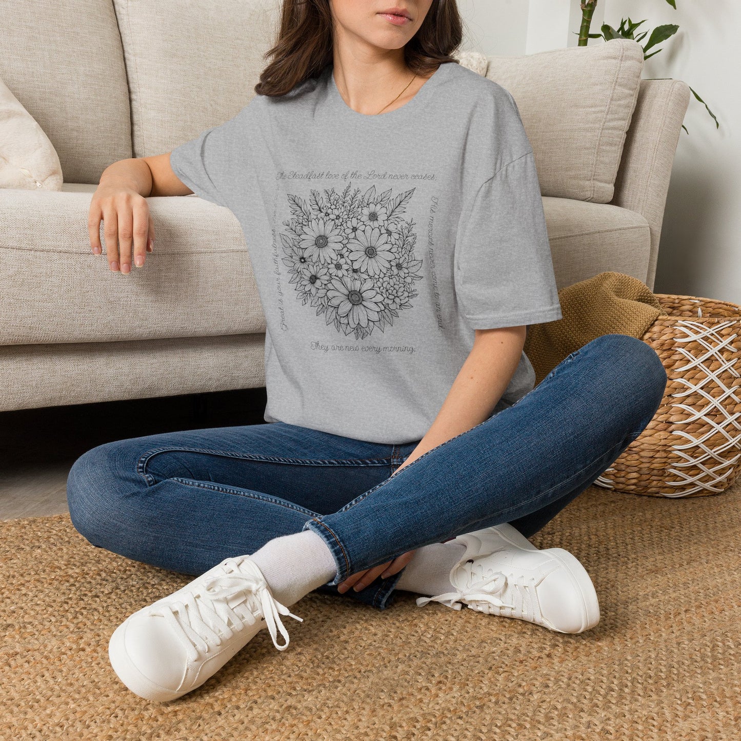 Floral Scripture T‑Shirt — "Be thankful" Daisy Bouquet Tee